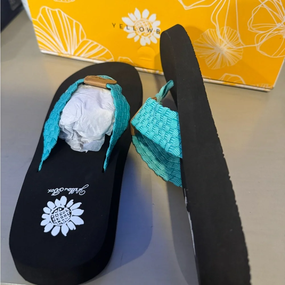 Yellow box Flip Flops size 6 brand new - Picture 2 of 3
